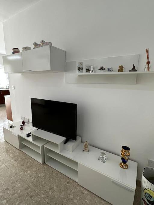 Seaview 2 Bedroom In Qui-si-sana, Appartement *