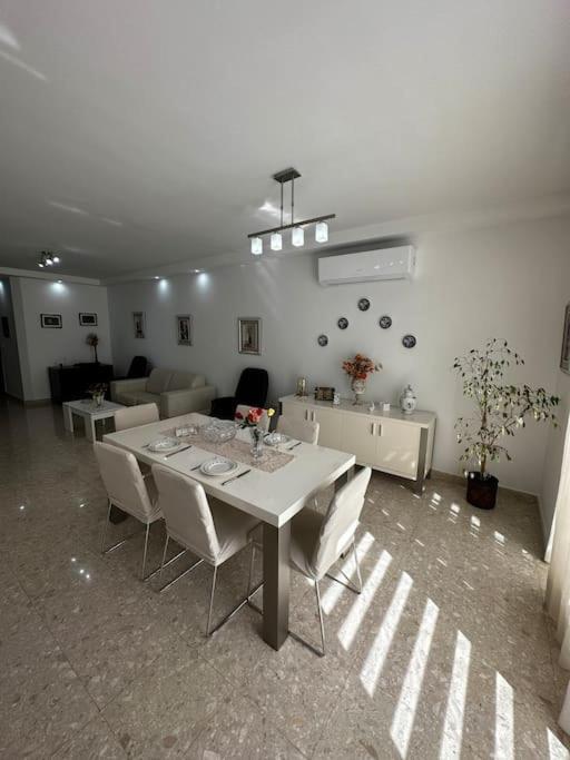 Seaview 2 Bedroom In Qui-si-sana, Appartement Sliema